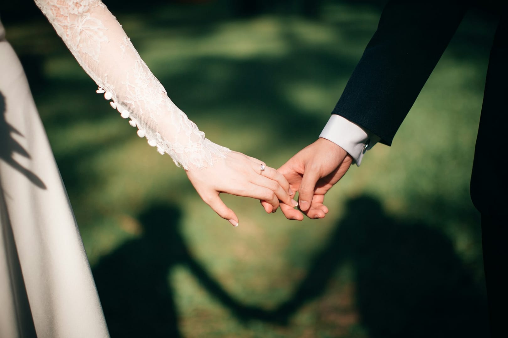 Experienced celebrant for wedding venues in and around Wiltshire. call now!