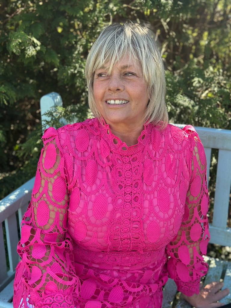 If Looking for a wedding celebrant in in Devizes, Wiltshire or the surrounding areas, we provide personalised ceremonies for your special day